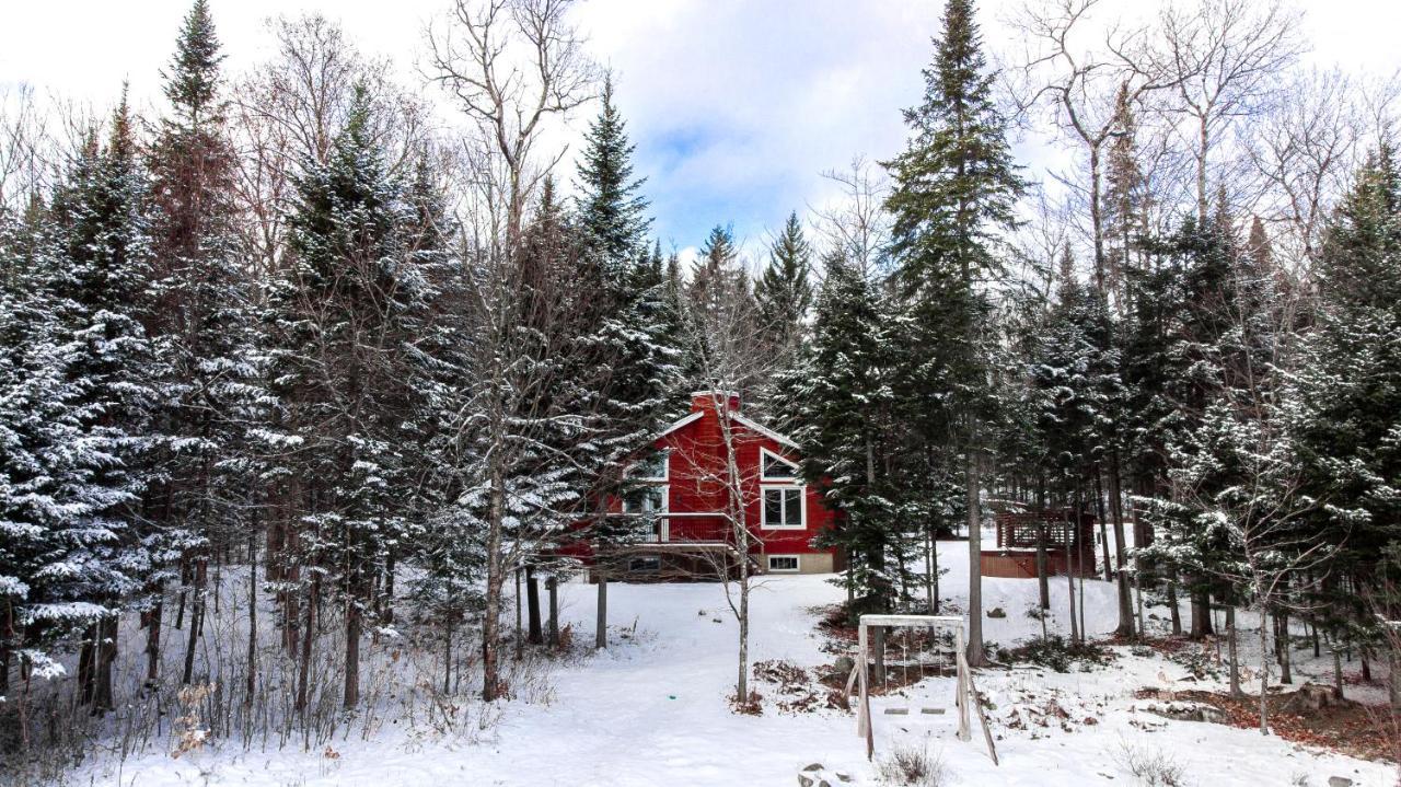 Les Chalets Tourisma - Chalet Dans Les Bois Avec Lac Prive - Le Colibri Saint-Raymond Екстер'єр фото